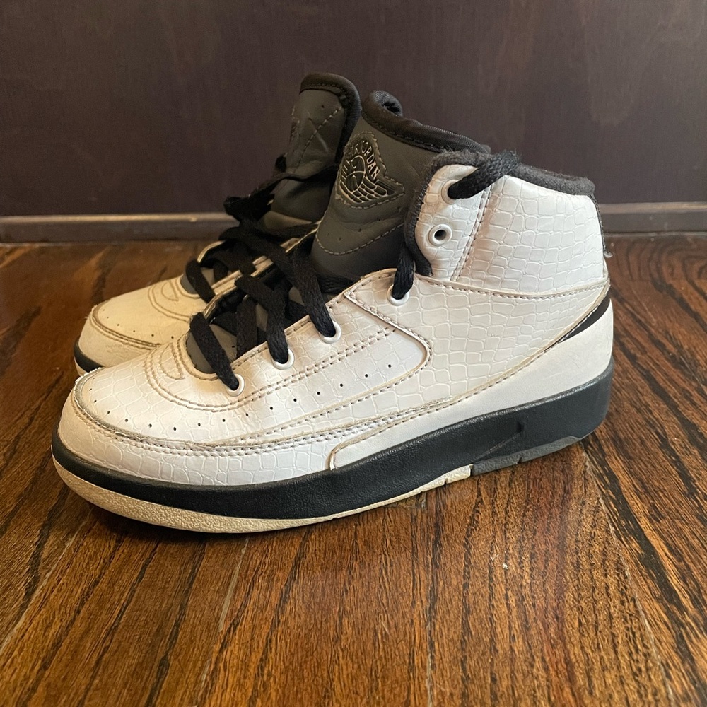 Air Jordan 2 Retro “Wing It” 2016 Little kids’ Size 12C 834272-103